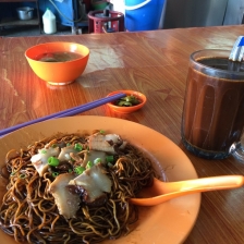 【金鱼村】叉烧云吞面 + Kopi (2)